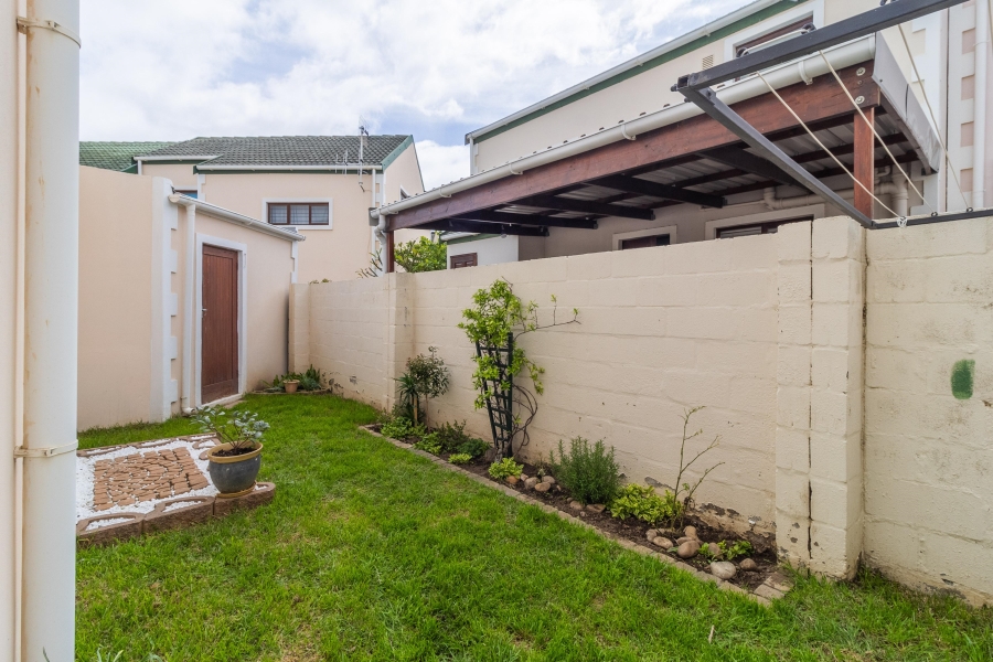 To Let 2 Bedroom Property for Rent in Heritage Park Western Cape